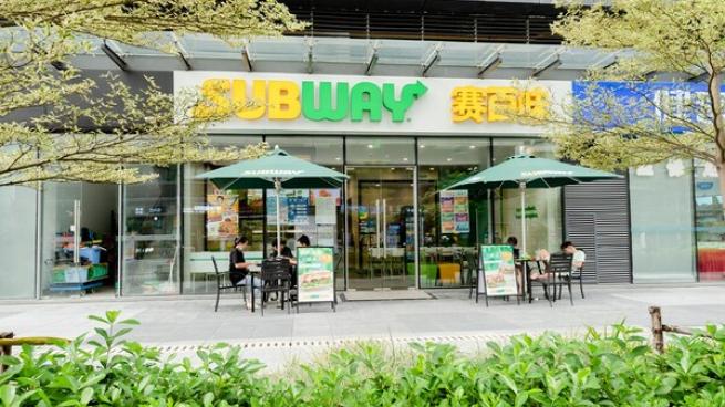 A new agreement will result in nearly 4,000 Subway restaurants in China.  