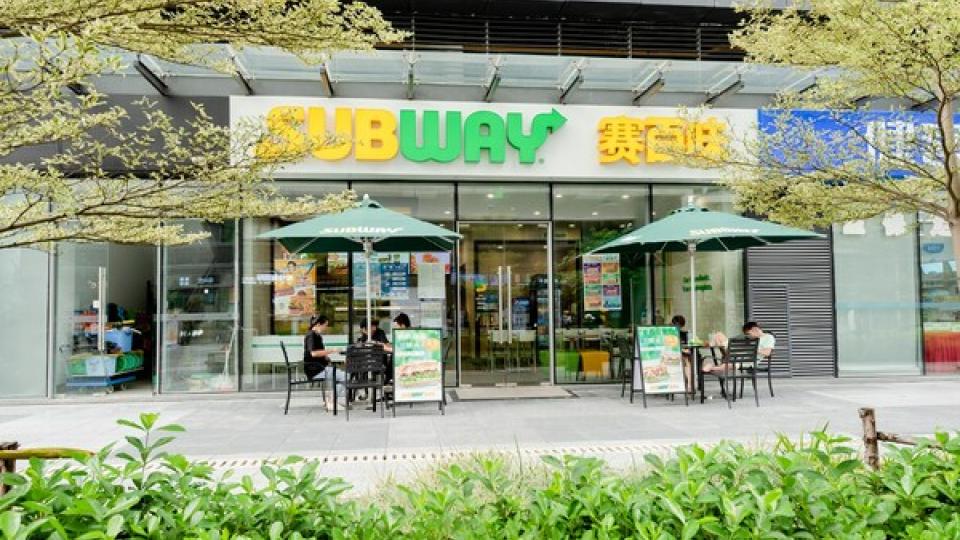 A new agreement will result in nearly 4,000 Subway restaurants in China.  