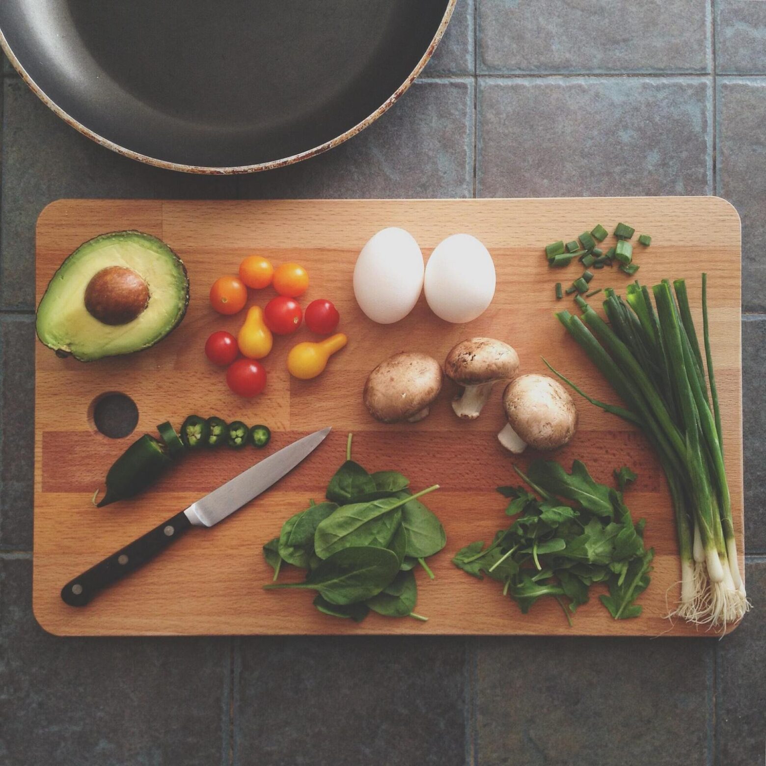 veggies layed out on a cutting board